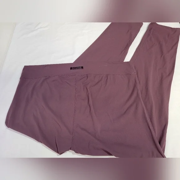 Pretty Little Thing Plus Core Collection Women's Size 18 Eggplant Leggings - Picture 5 of 14